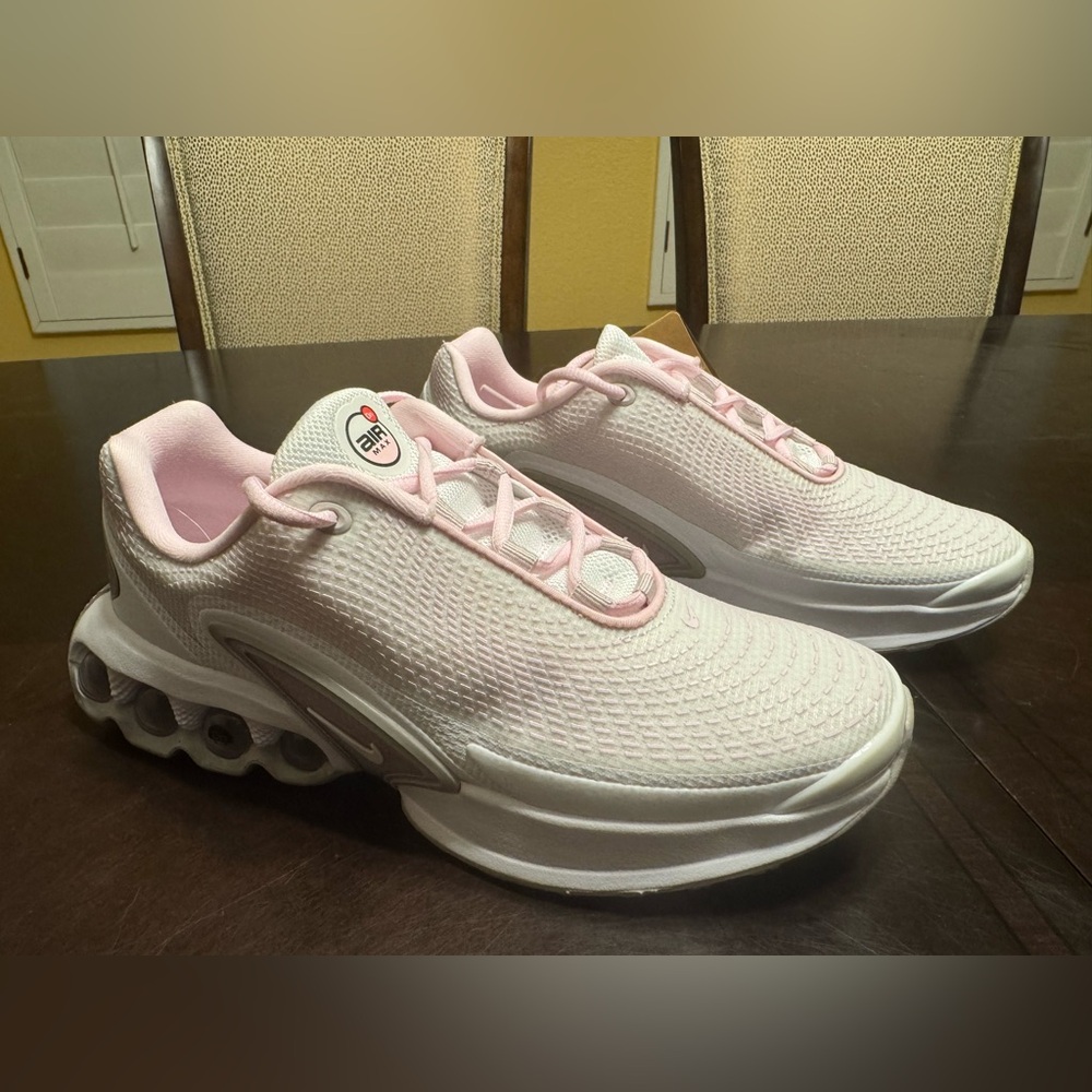 New Nike Air Max DN Pink White Sneaker Shoes Size US 6Y / 7.5 W